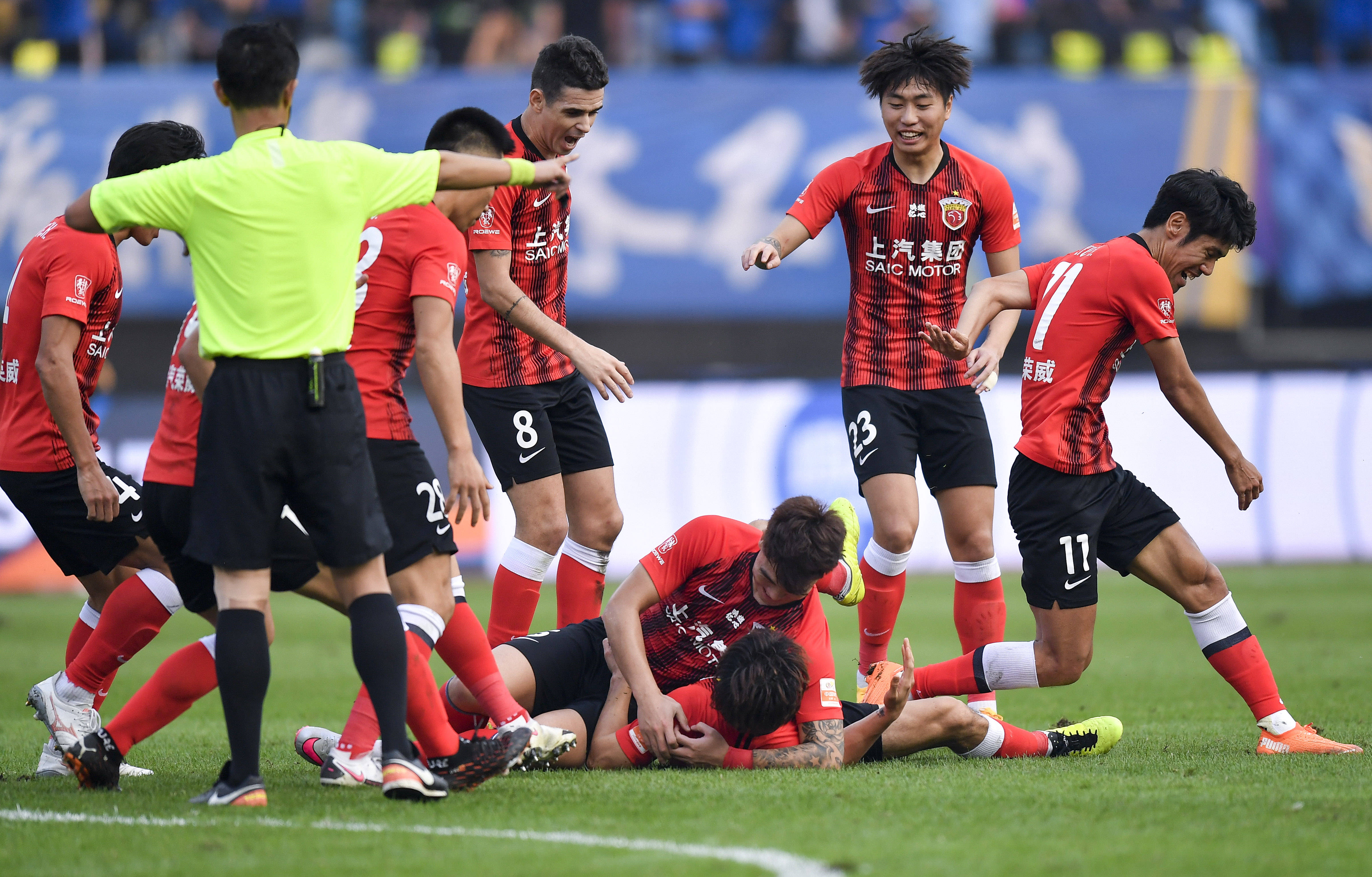 仅展现了他 仅展现了他