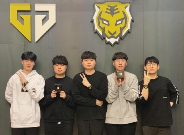 A的发展不 A的发展不